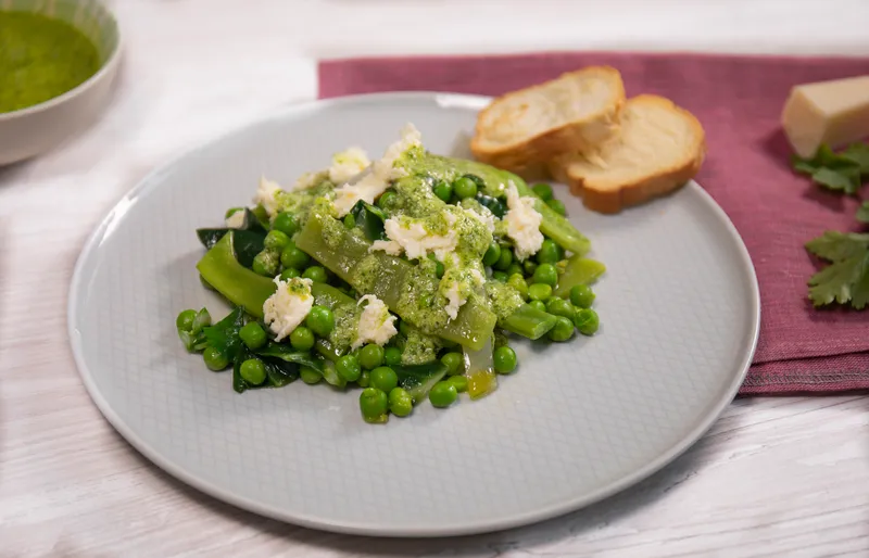 Proljetno povrće s pestom i mozzarellom