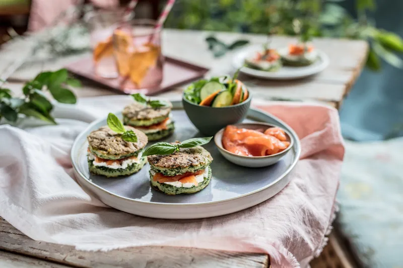 Sendviči s fritatama i lososom