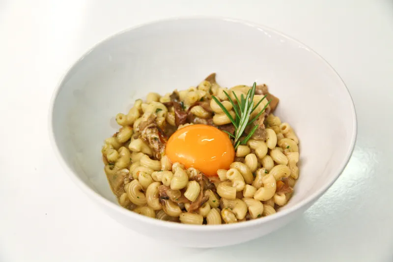 Gratinirani pužići s gljivama i jajem