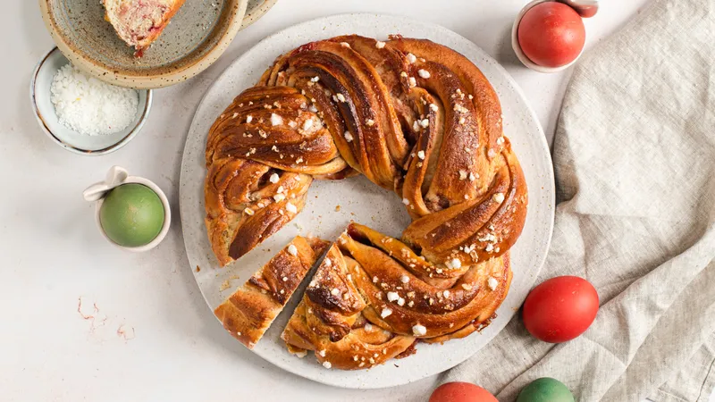 Slatki vijenac s džemom od višanja