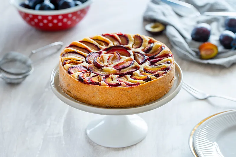 Pita od krupice sa šljivama i kardamomom