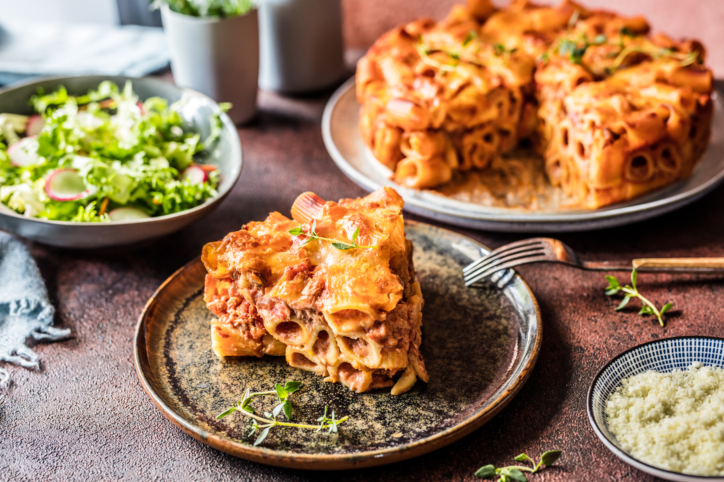 Torta od tjestenine i tune s rajčicom