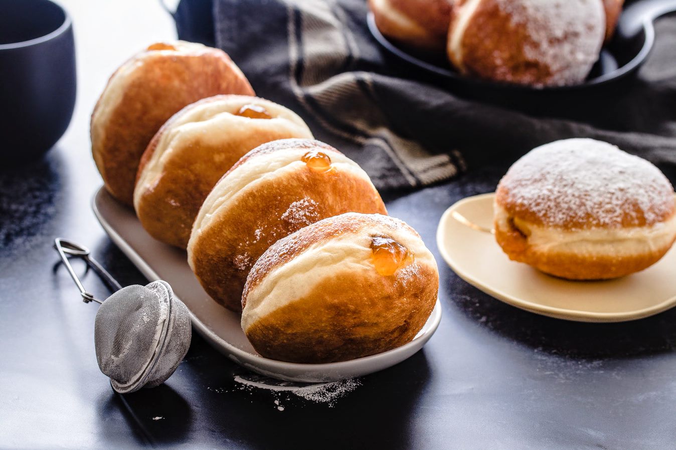 Krafne punjene džemom od marelice