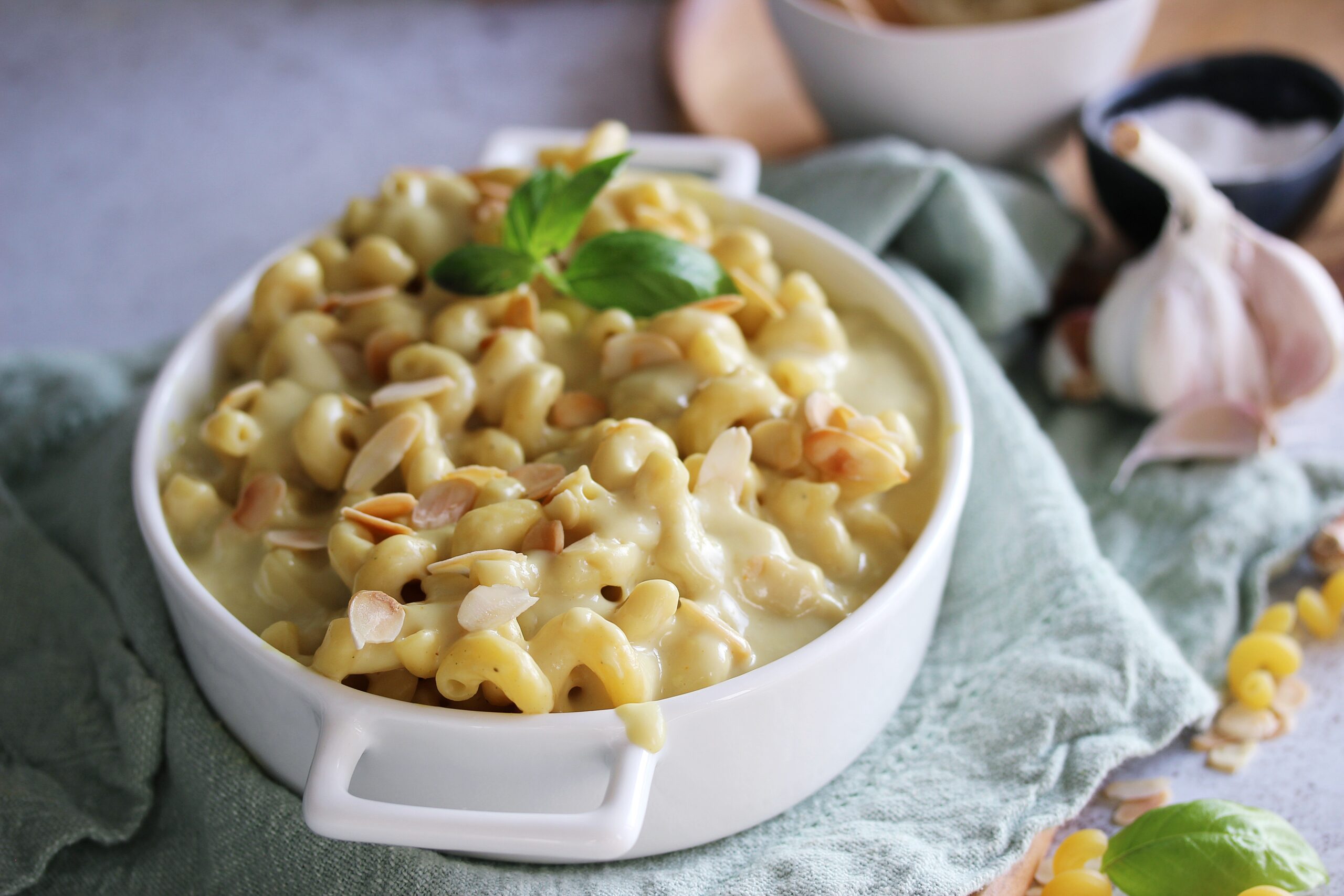 Mac and cheese sa umakom badem i zob