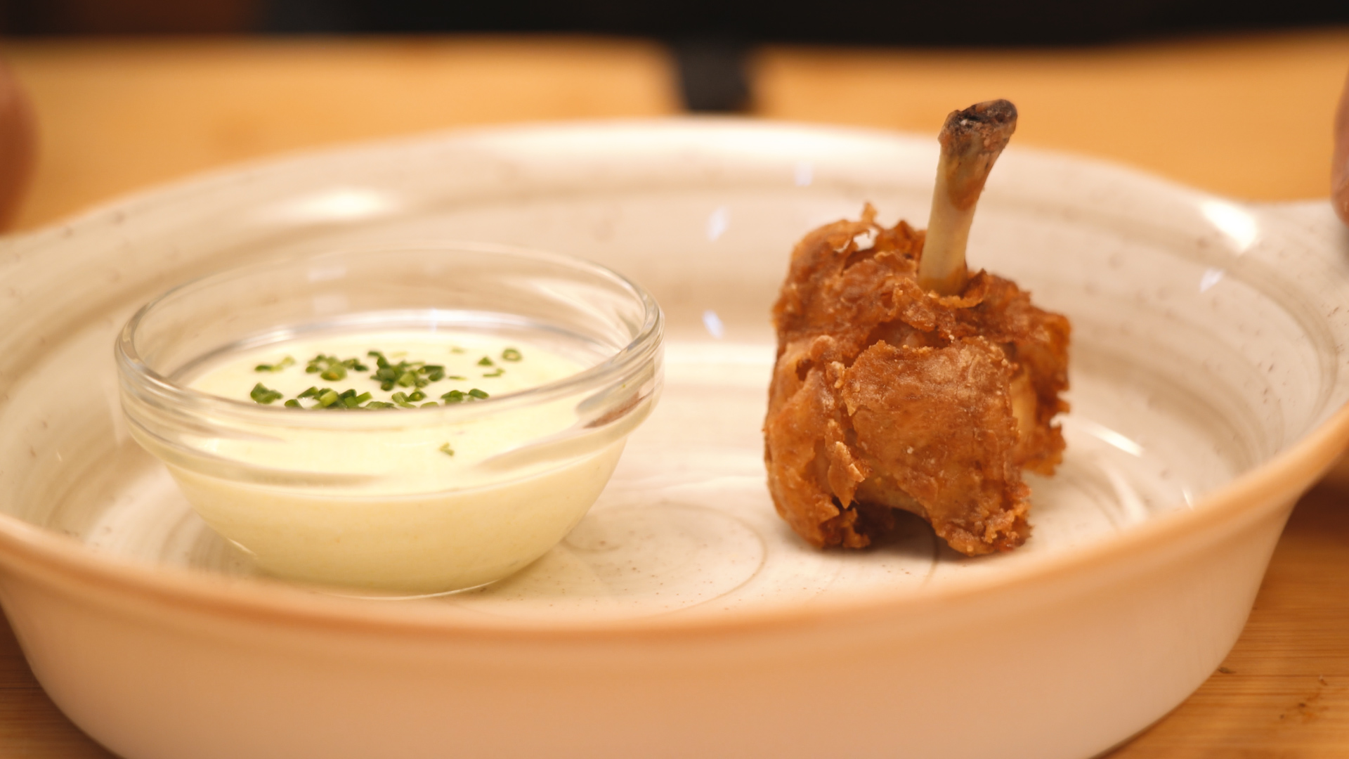 Pileći lollipop s umakom od jogurta i origana