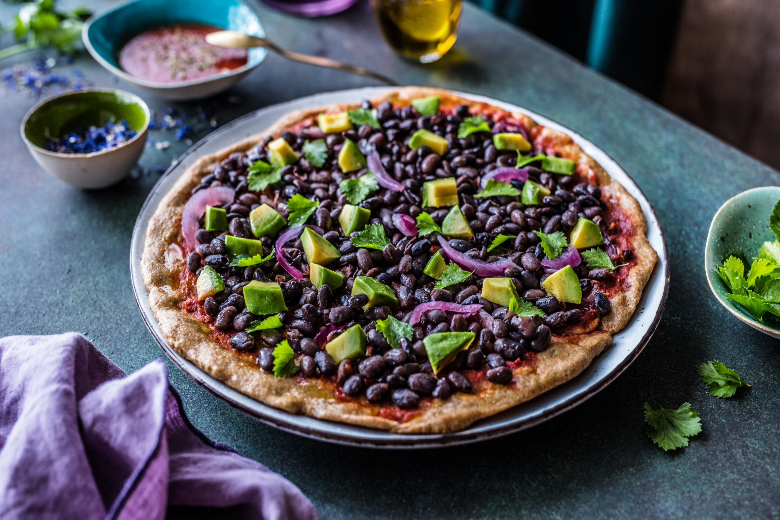 Integralna pizza s crnim grahom