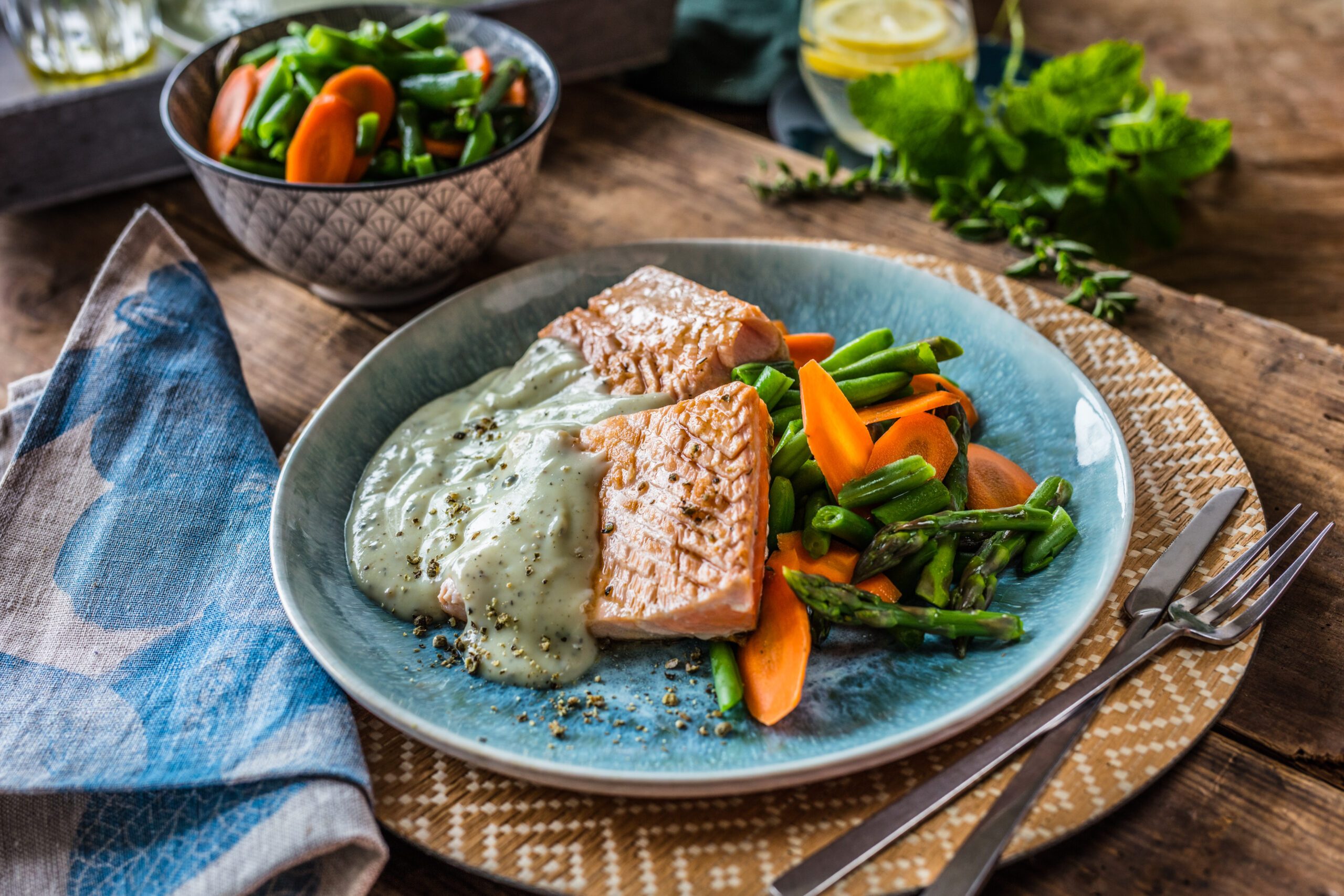 File lososa s povrćem u umaku od zelenog papra
