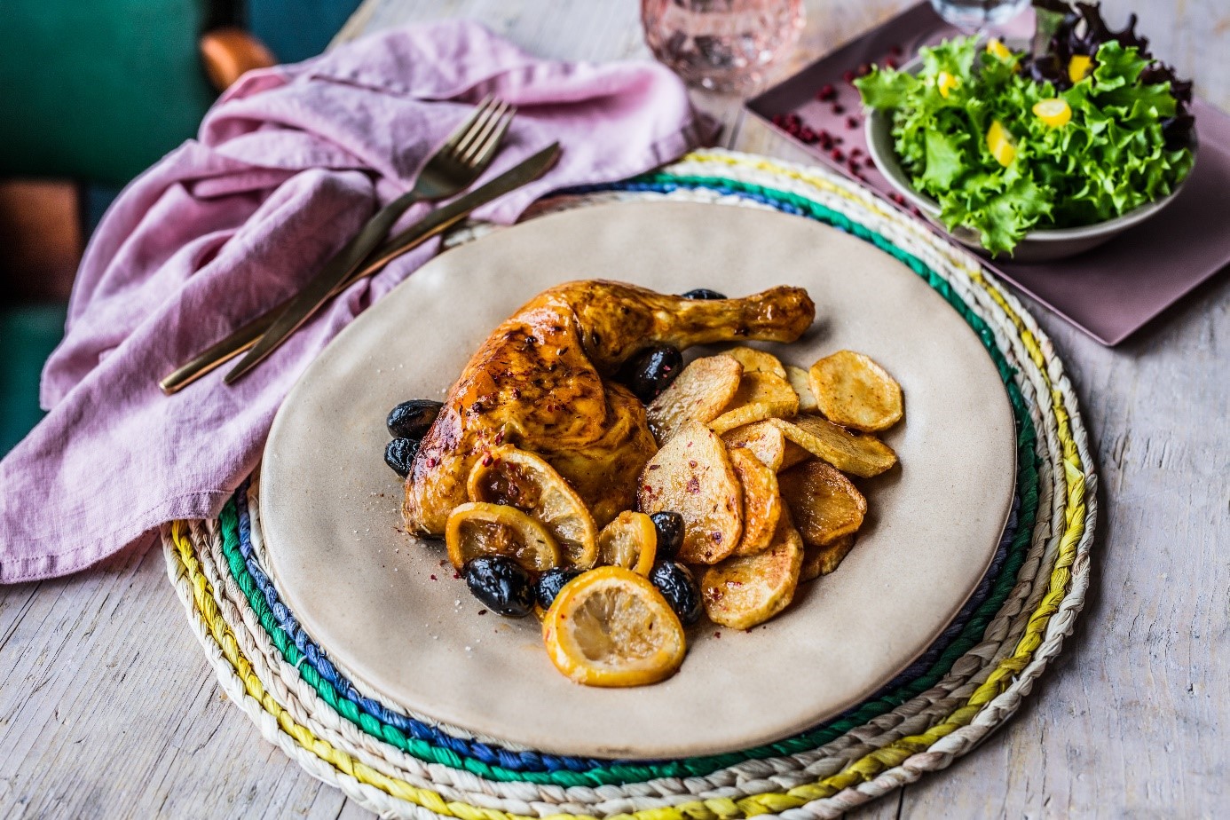 Piletina s crvenim paprom, limunom i maslinama