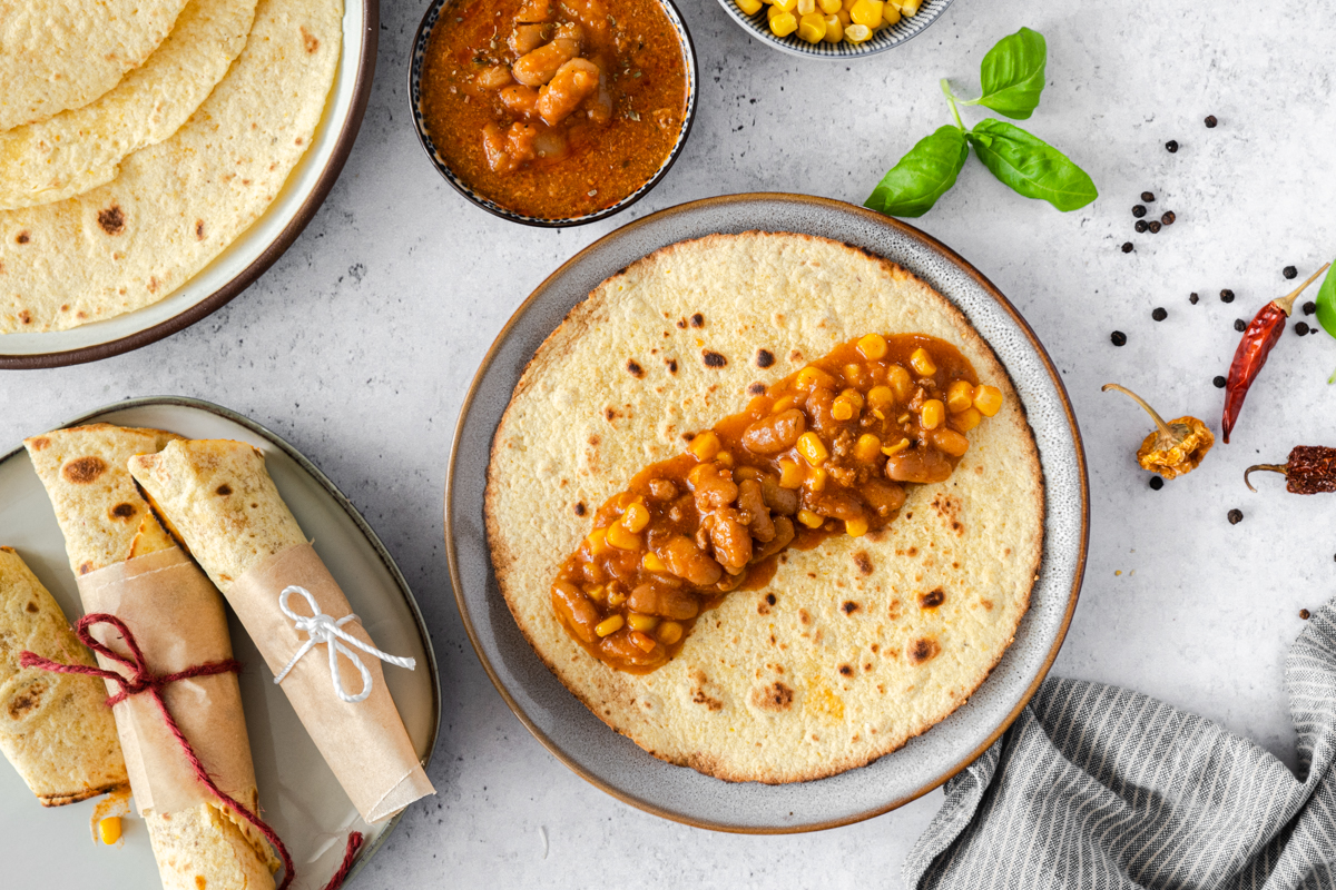 Tortilje s mesnim raguom, kukuruzom i zapečenim grahom