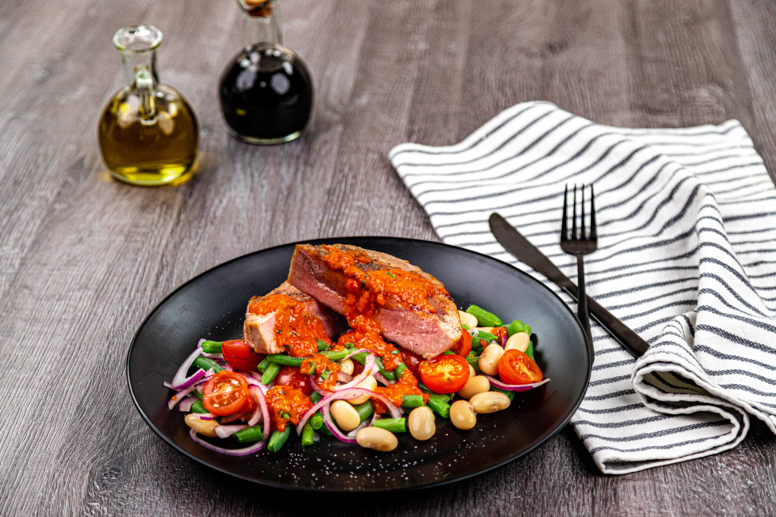 Tuna s grilla na salati