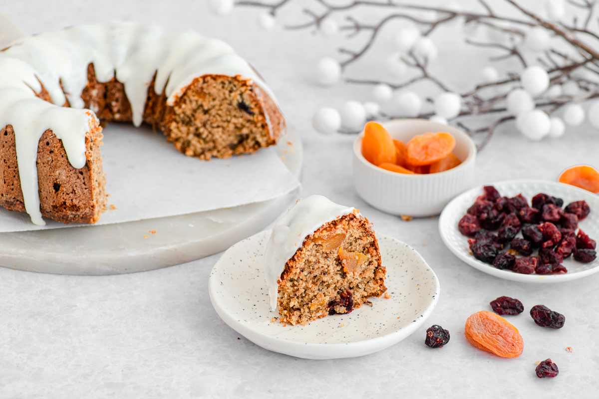 Muesli kuglof s bijelom glazurom