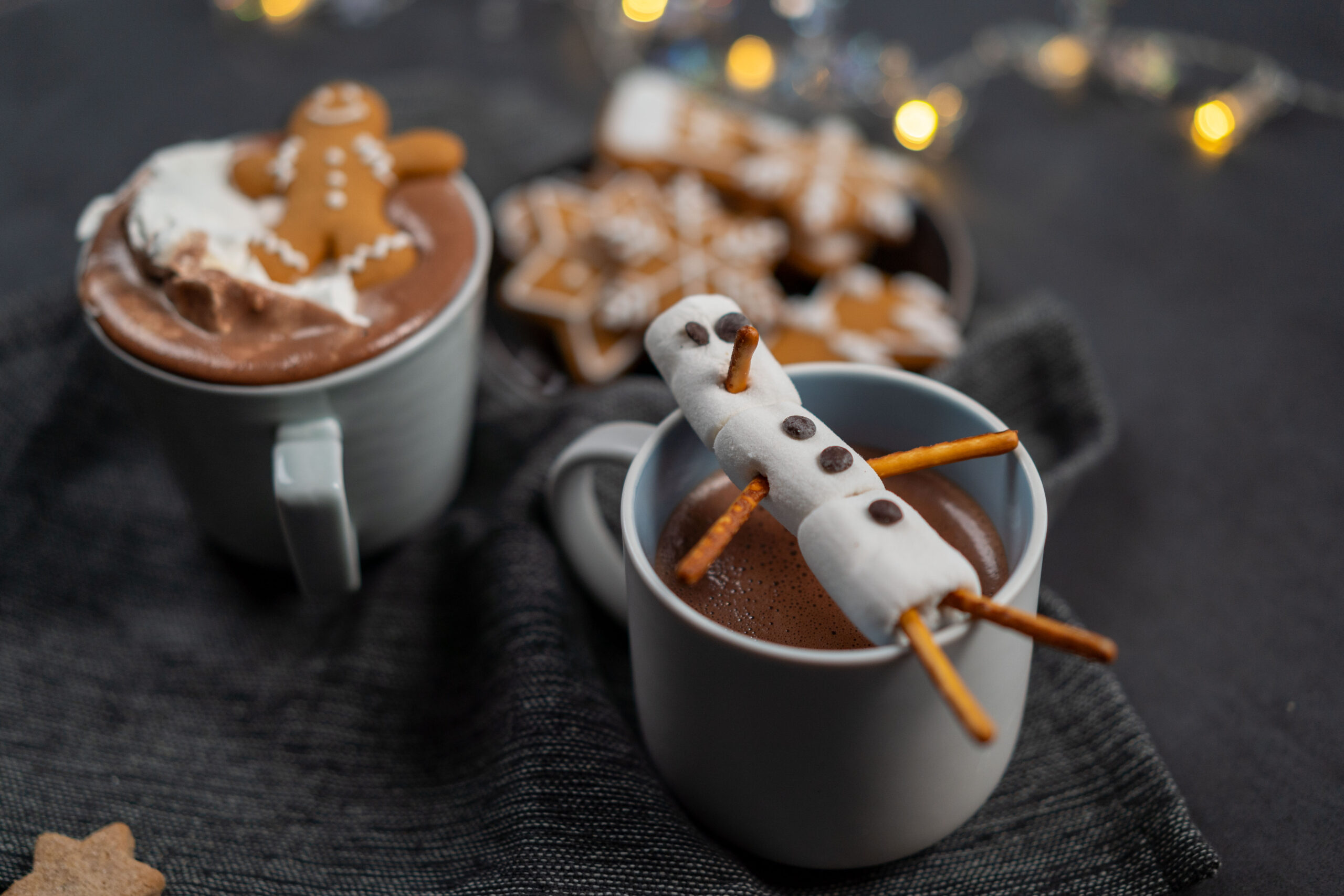 Vruća čokolada sa marshmallow snjegovićem