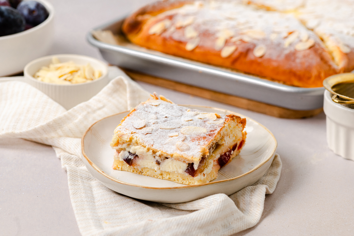 Kolač s ricottom i šljivama