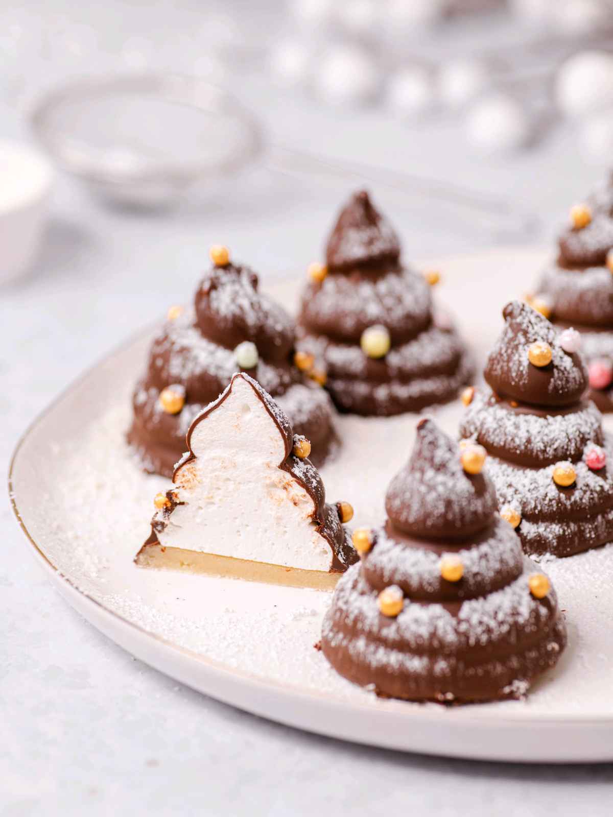 Pjenasti borići s marcipanom