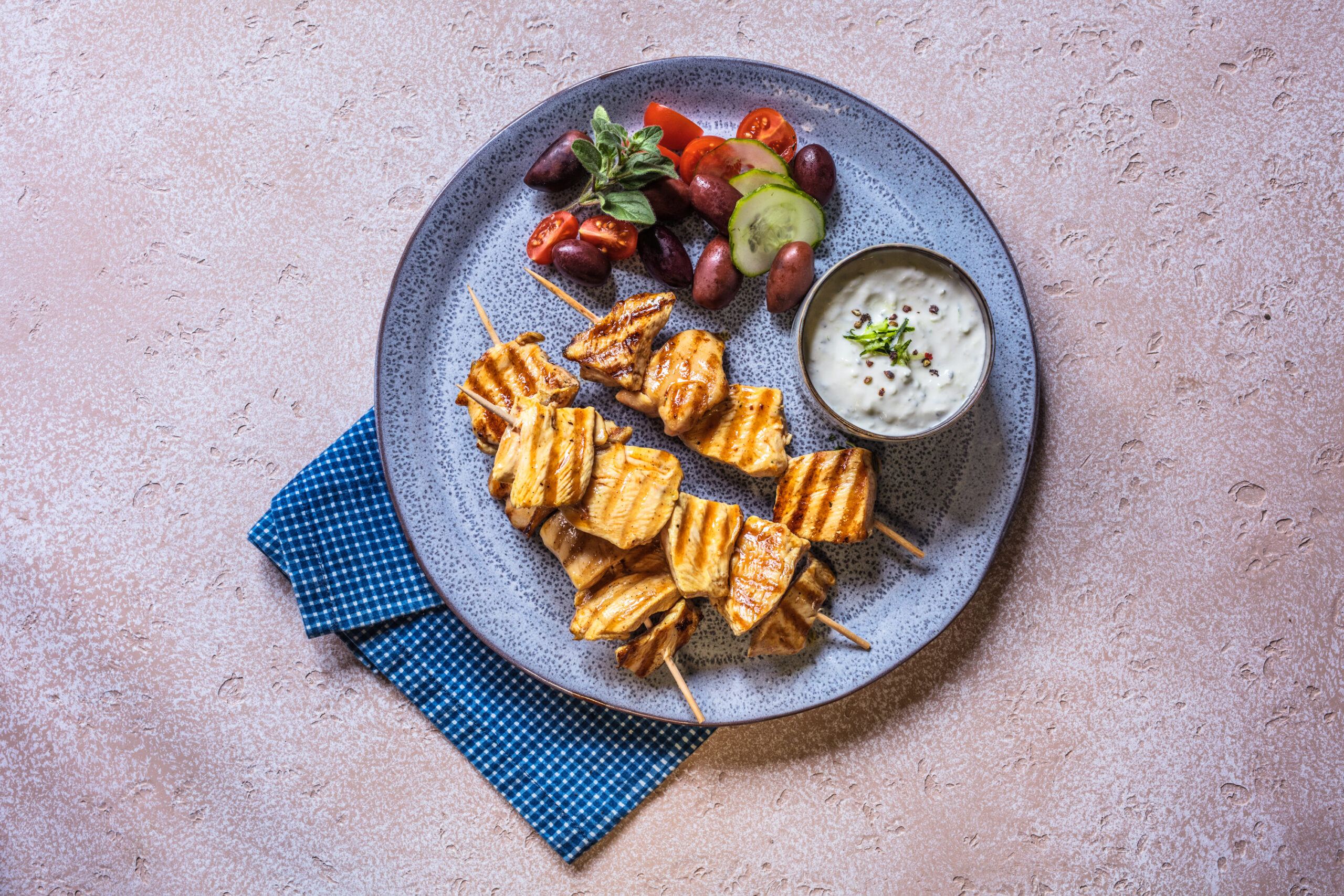 Grčki marinirani pileći ražnjići (Souvlaki)