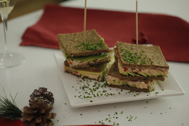 Blagdanske kocke s tunom