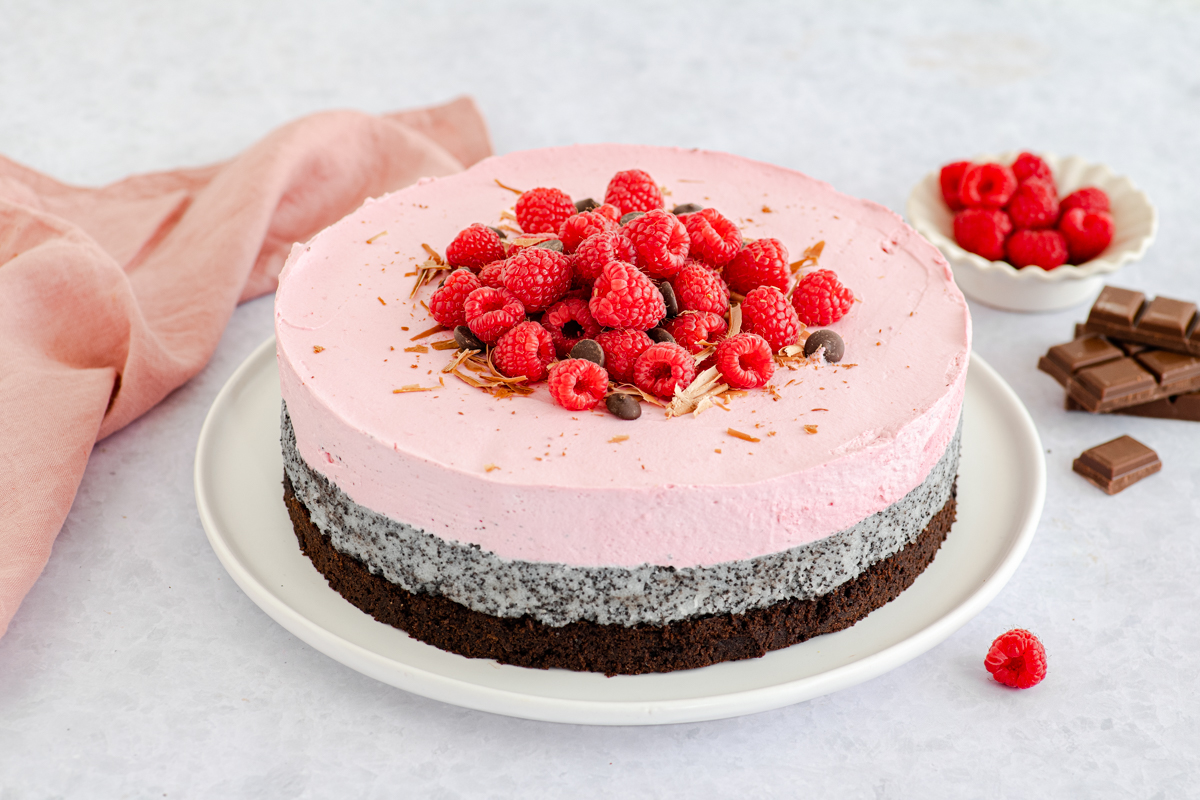 Brownie mousse torta s malinama i makom