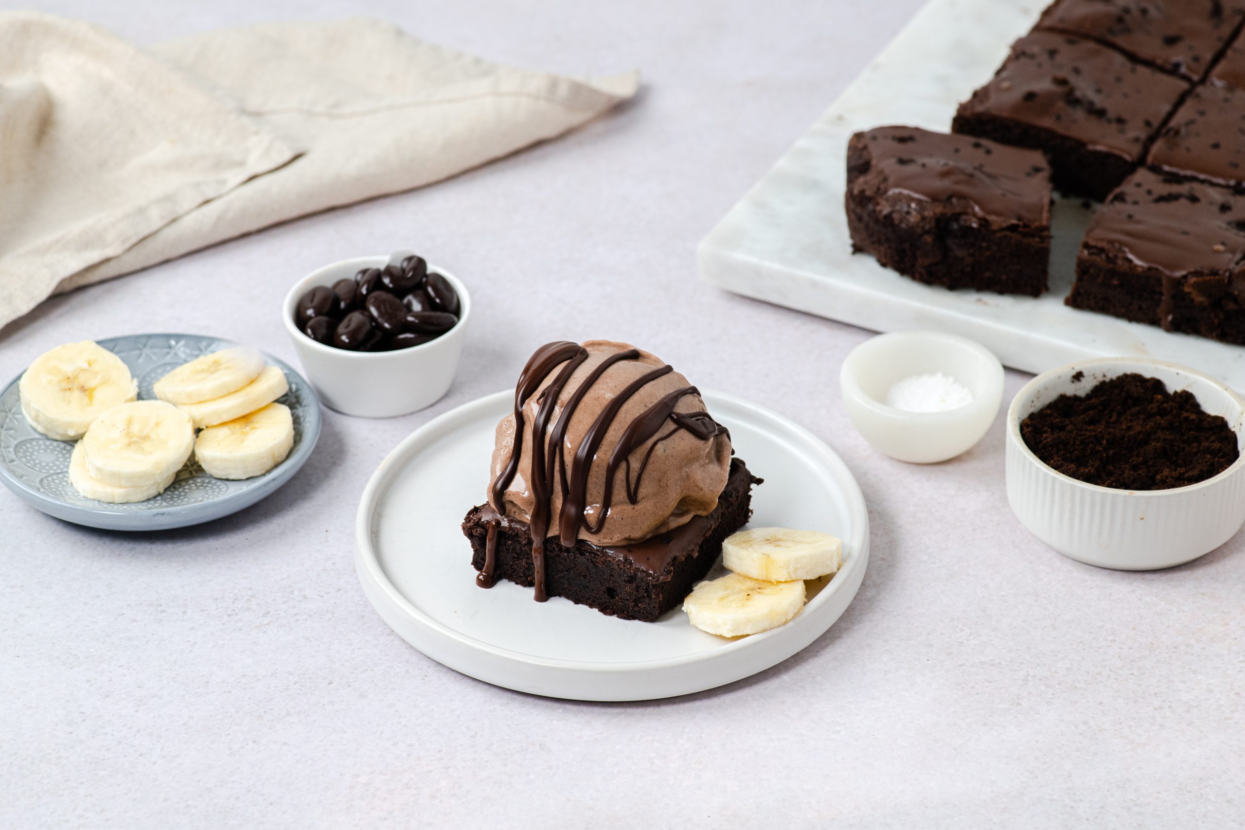 Brownie s kavom i banana–kikiriki nice creamom