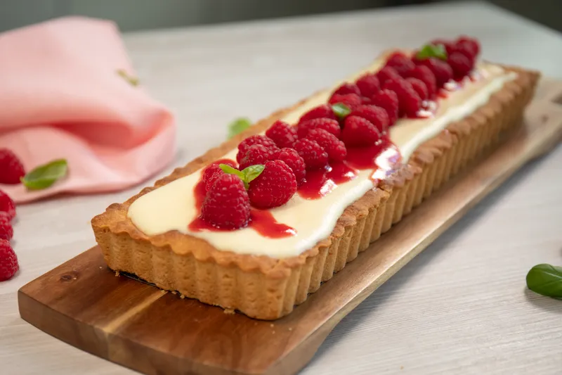Brzi tart s panna cottom i malinama