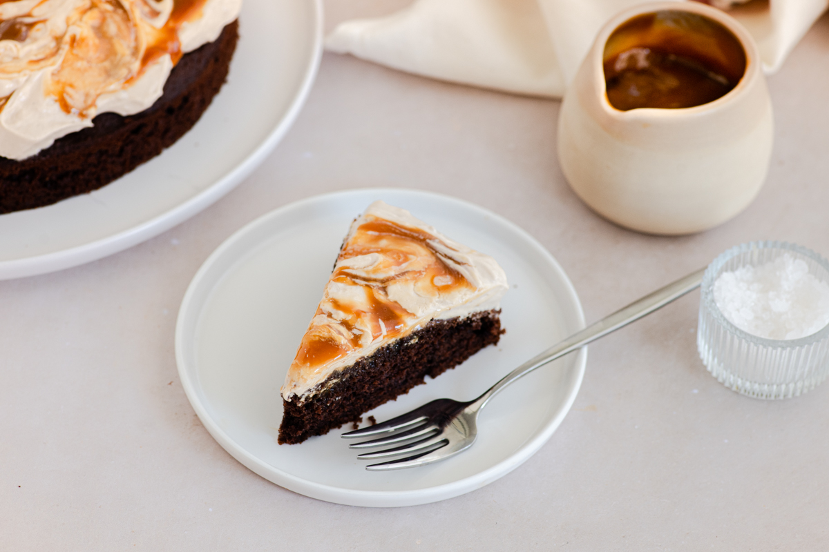 Čokoladna torta s toffee kremom i slanim karamelom