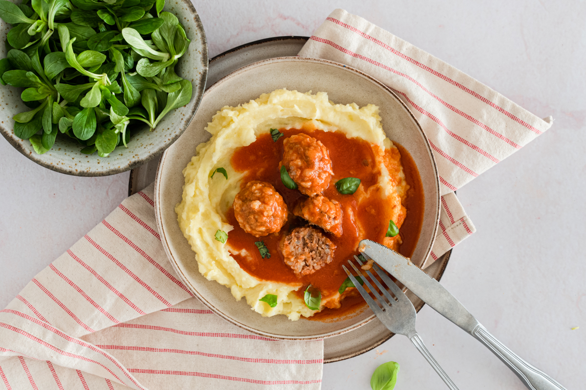 Ćufte u umaku od rajčice s pire krumpirom
