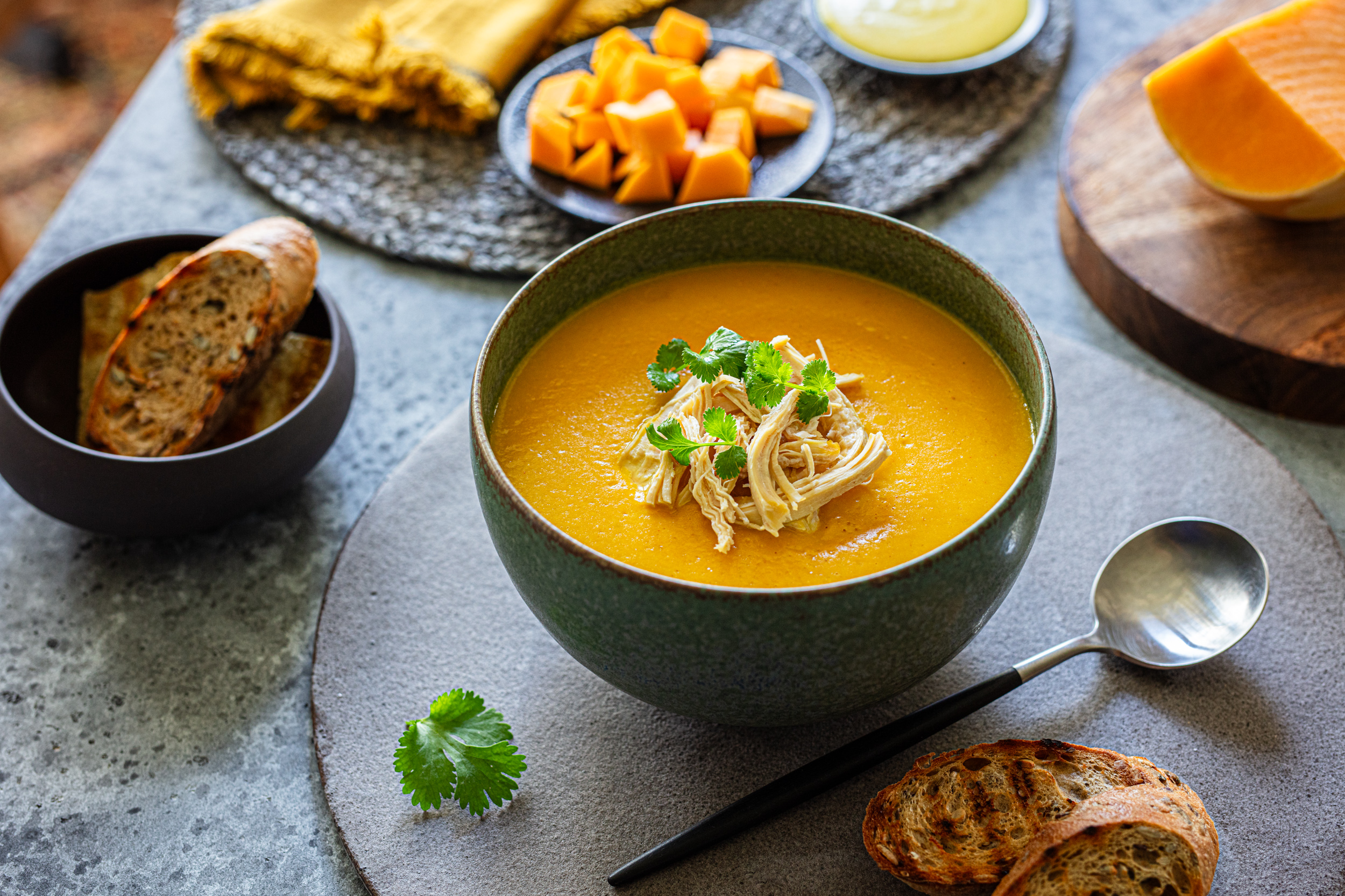 Curry juha s bundevom i piletinom