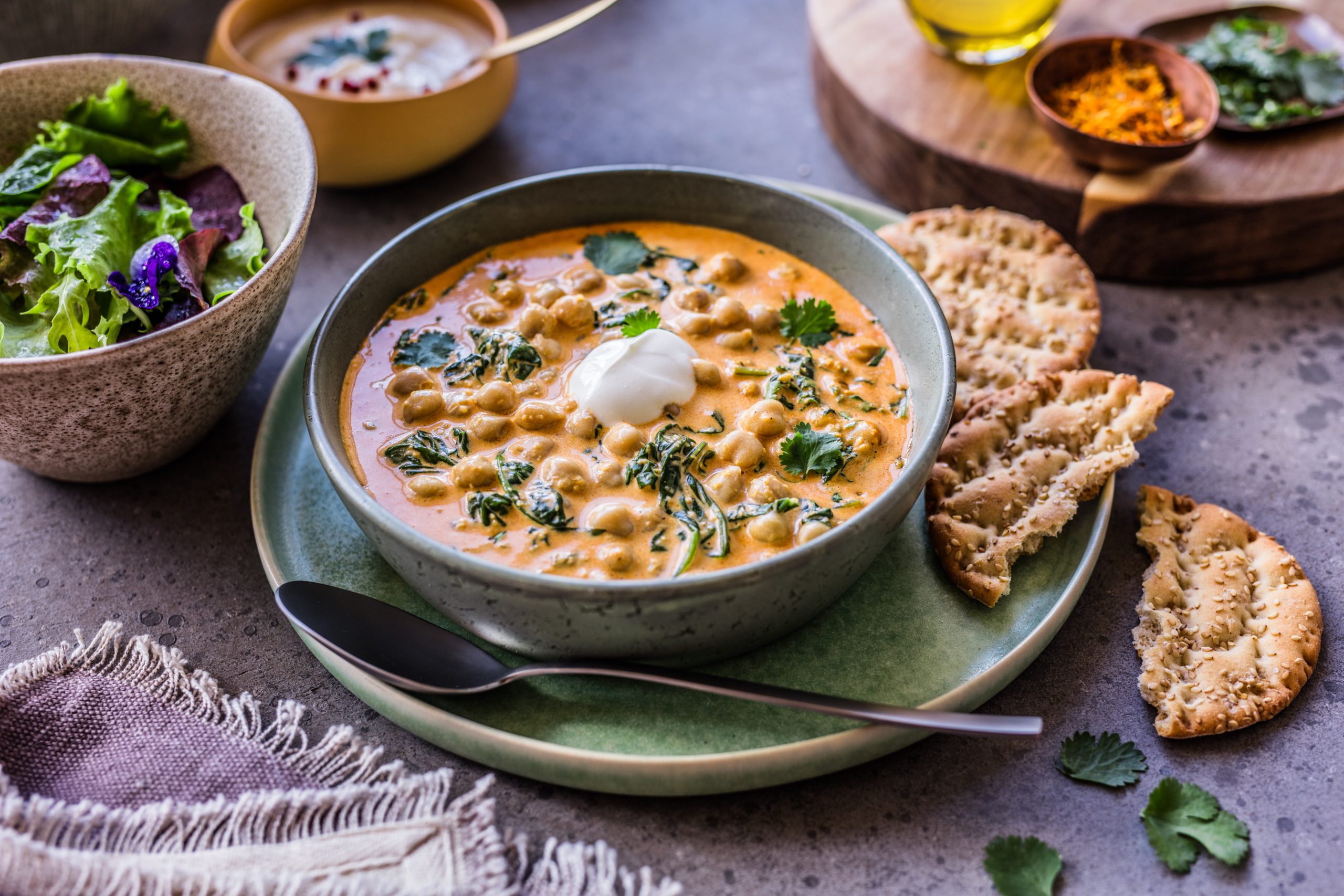 Curry od slanutka i špinata