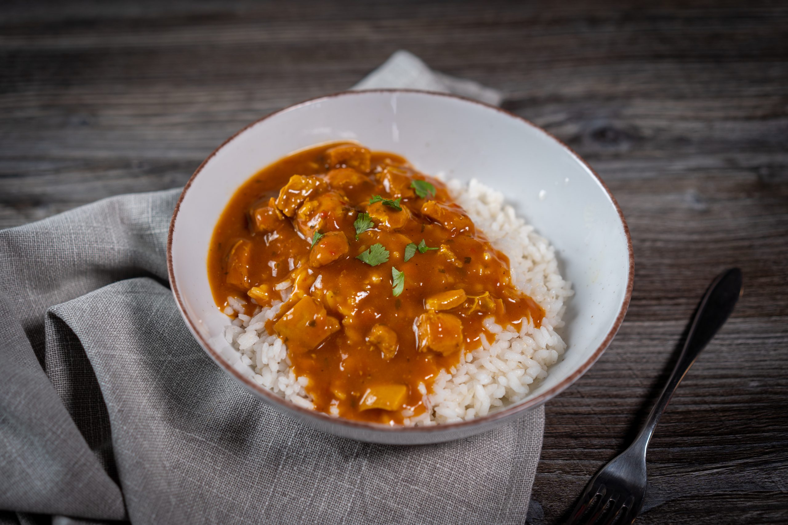 Curry piletina na riži