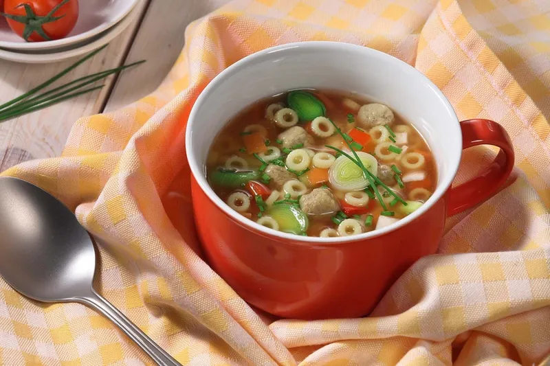 Domaća mesna juha s rajčicom