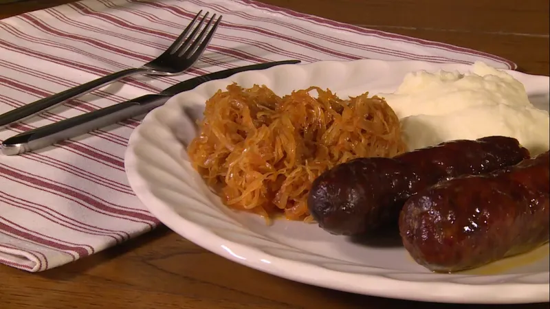 Domaće kobasice s kupusom