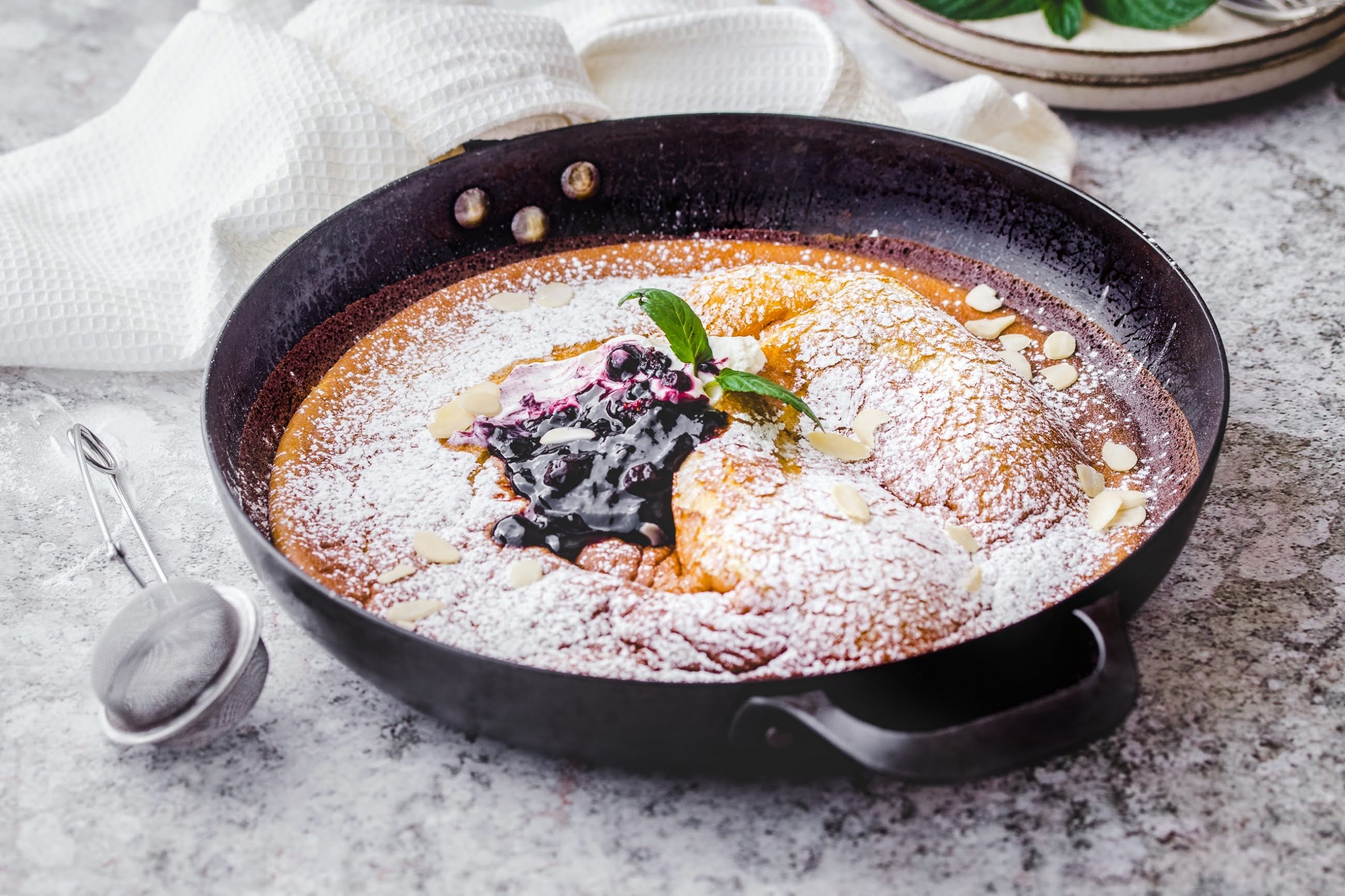 Dutch baby – palačinka iz pećnice s voćnim namazom od borovnica