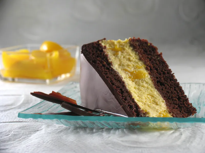 Dvobojna torta s breskvama