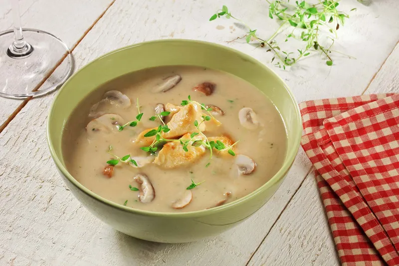 Fina juha od gljiva s piletinom