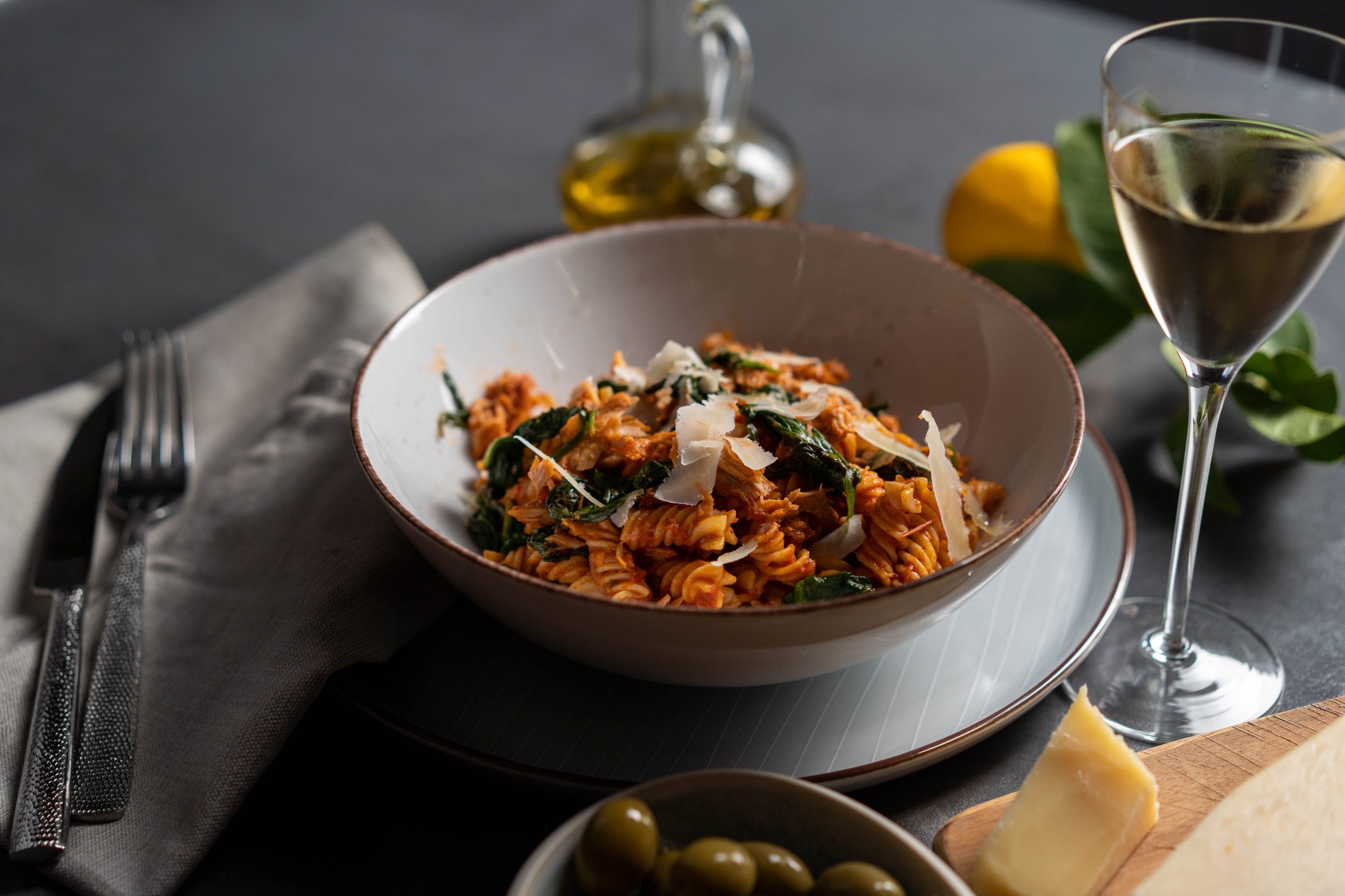 Fusilli sa špinatom i tunom