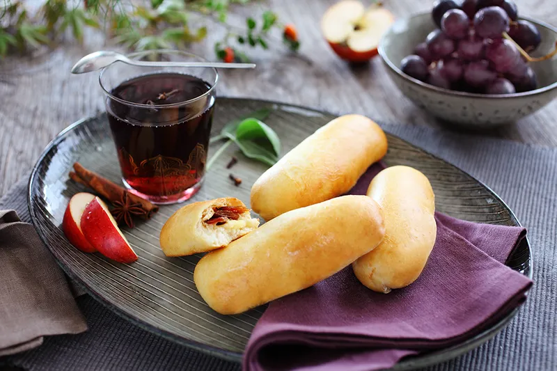 Gurmanske piroške poslužene s kuhanim vinom