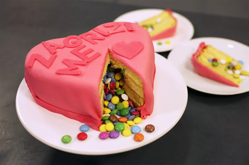 Iznenađenje torta za zaljubljene