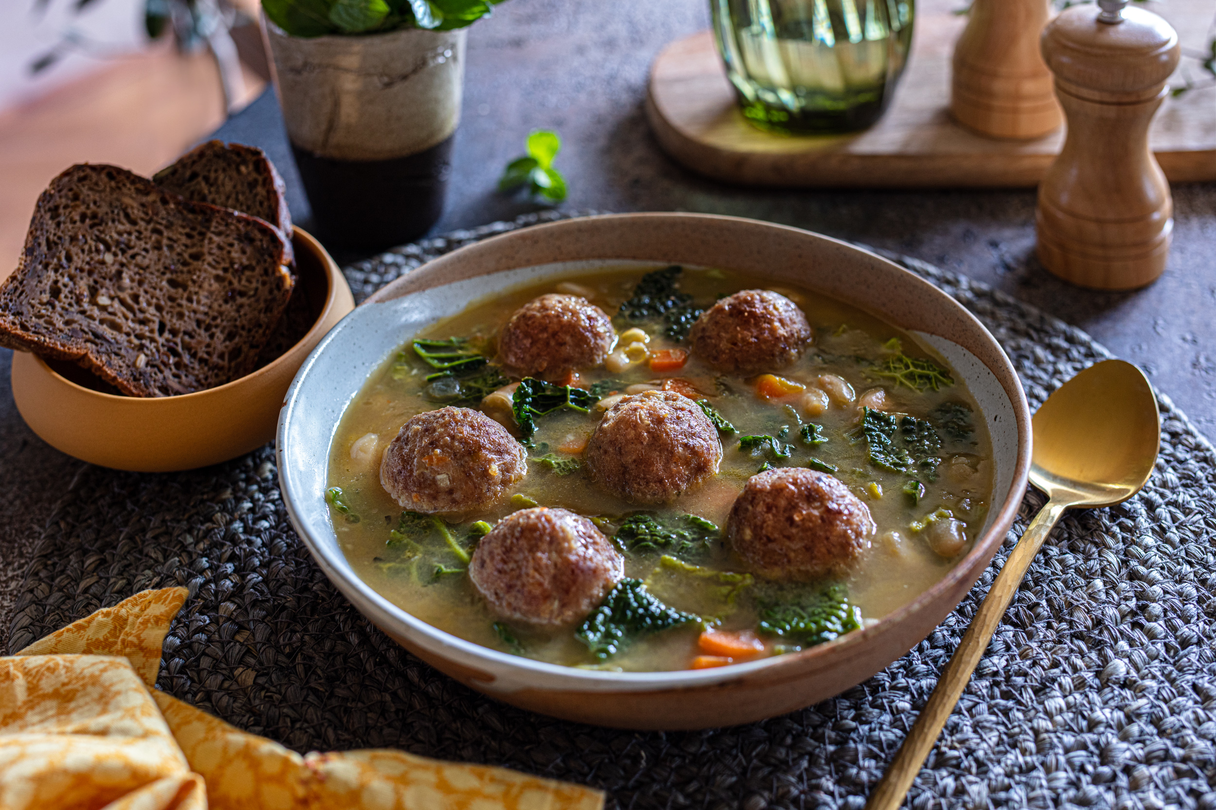 Juha s mesnim okruglicama