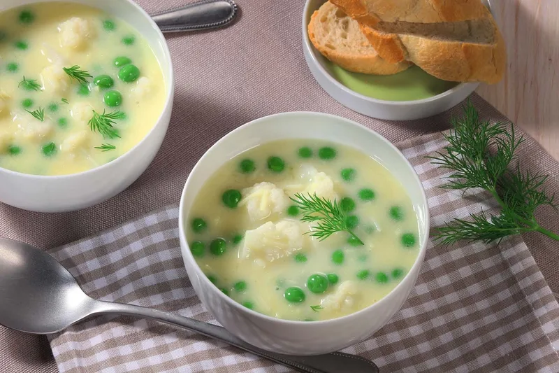 Kokošja juha s graškom i cvjetačom