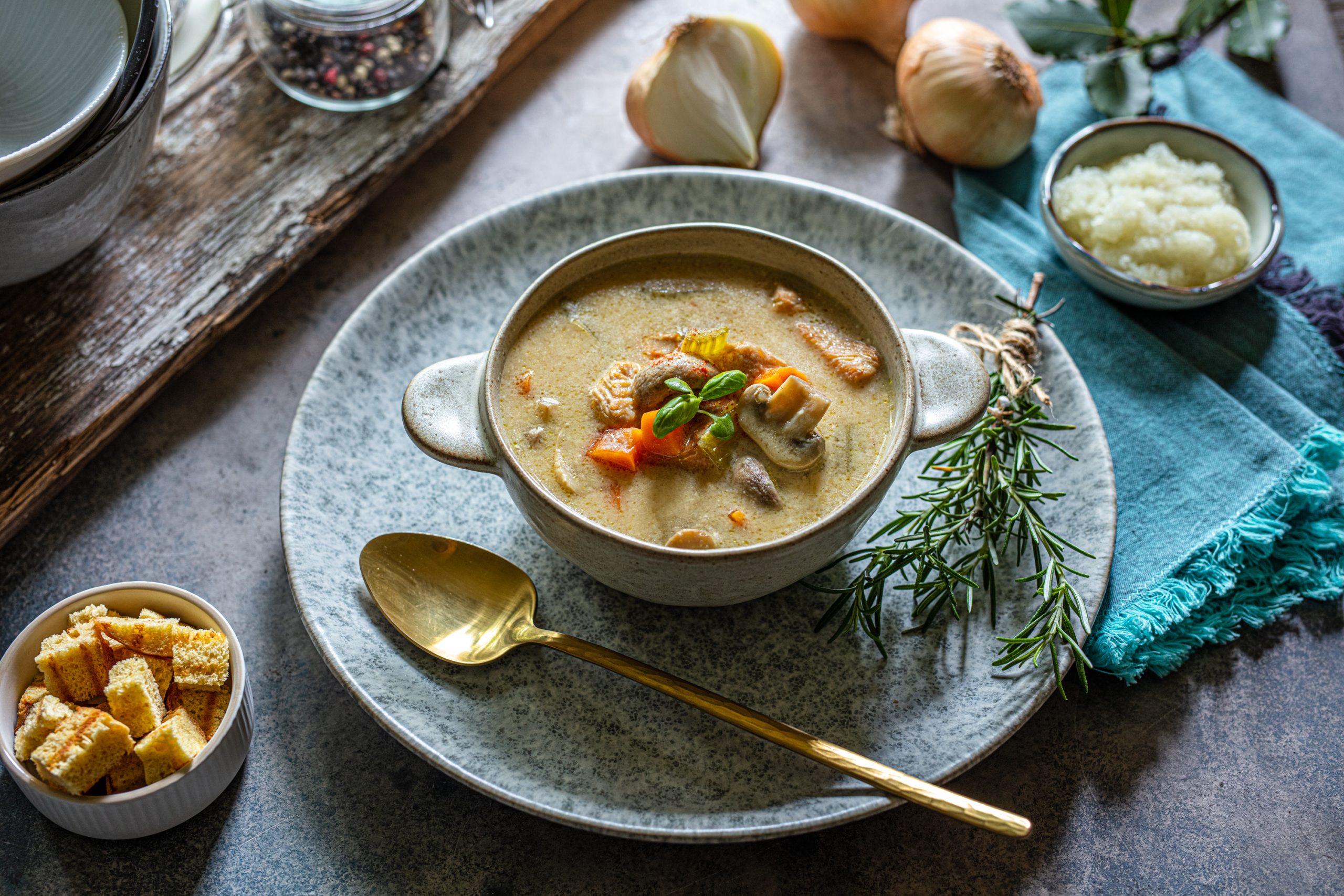 Pileća juha s gljivama