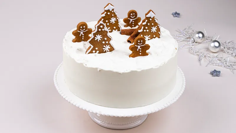 Kremasta svečana torta