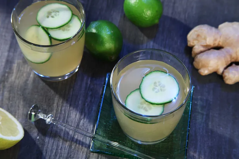 Ledeni čaj limun limeta s đumbirom