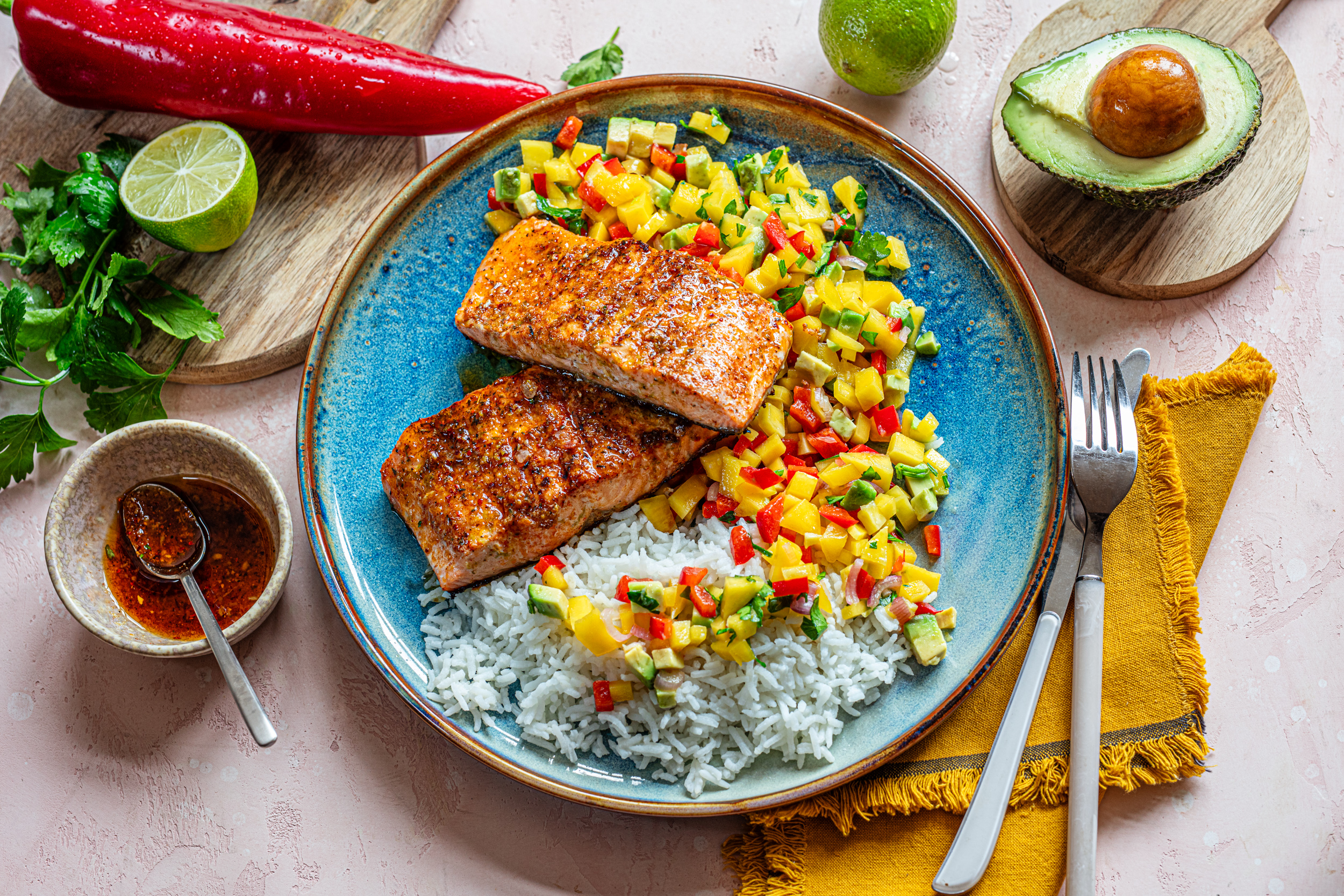 Losos na žaru s mango šalšom i kokosovom rižom