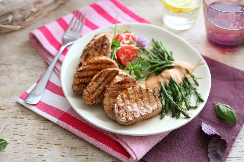 Lungić s toplom salatom od šparoga