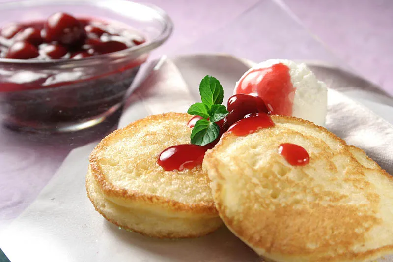 Male palačinke u finom umaku sa sladoledom