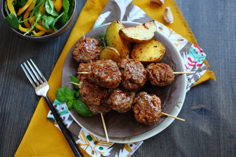 Mini ražnjići s mljevenim mesom