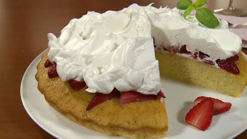 Mirisni kolač s jagodama