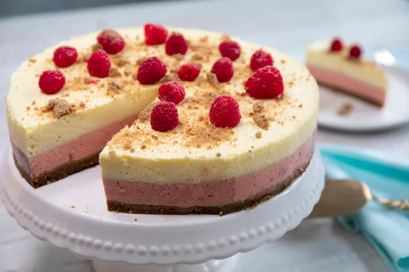 Mousse torta s malinama i pistacijama