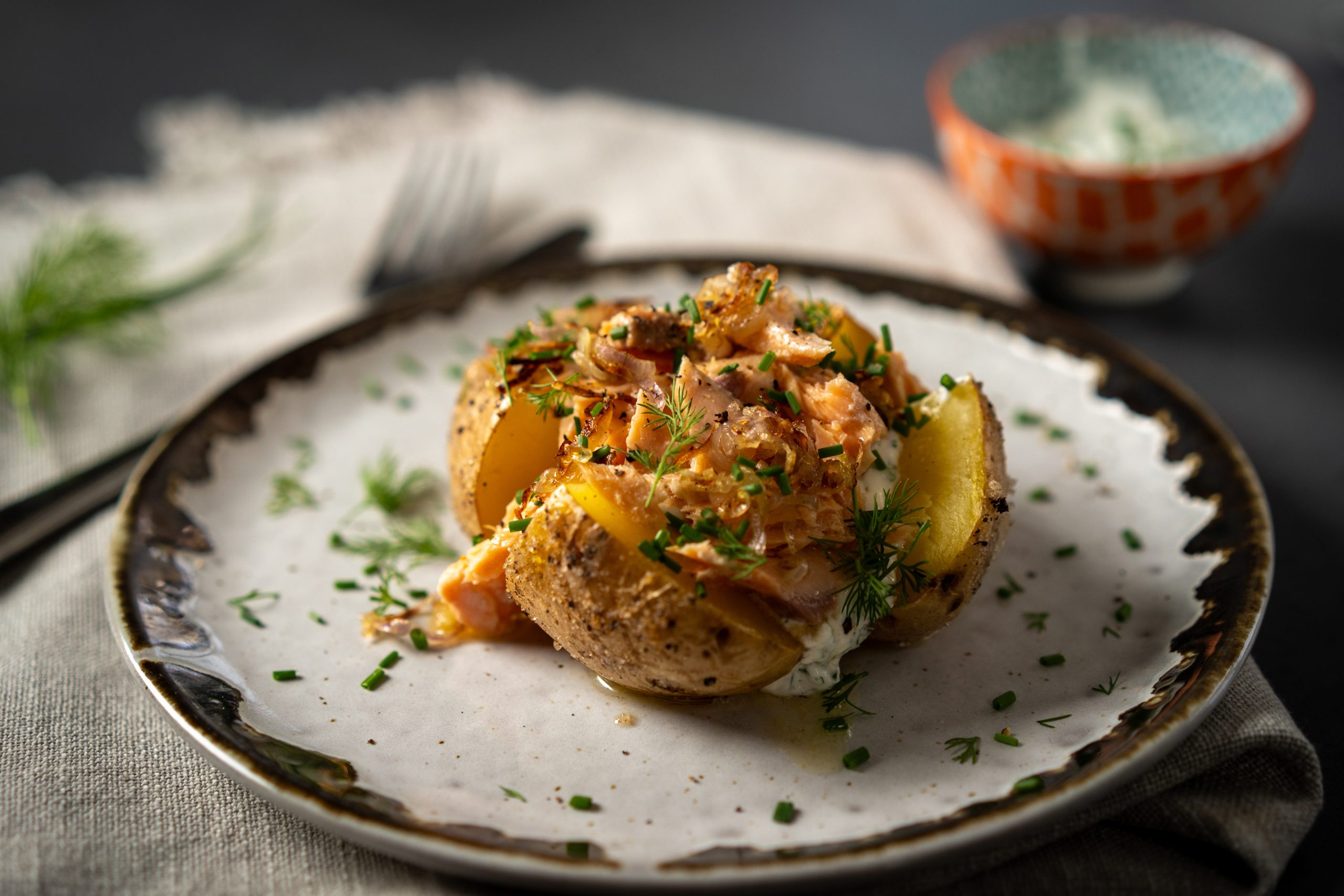 Nordijski krumpir u kori s lososom