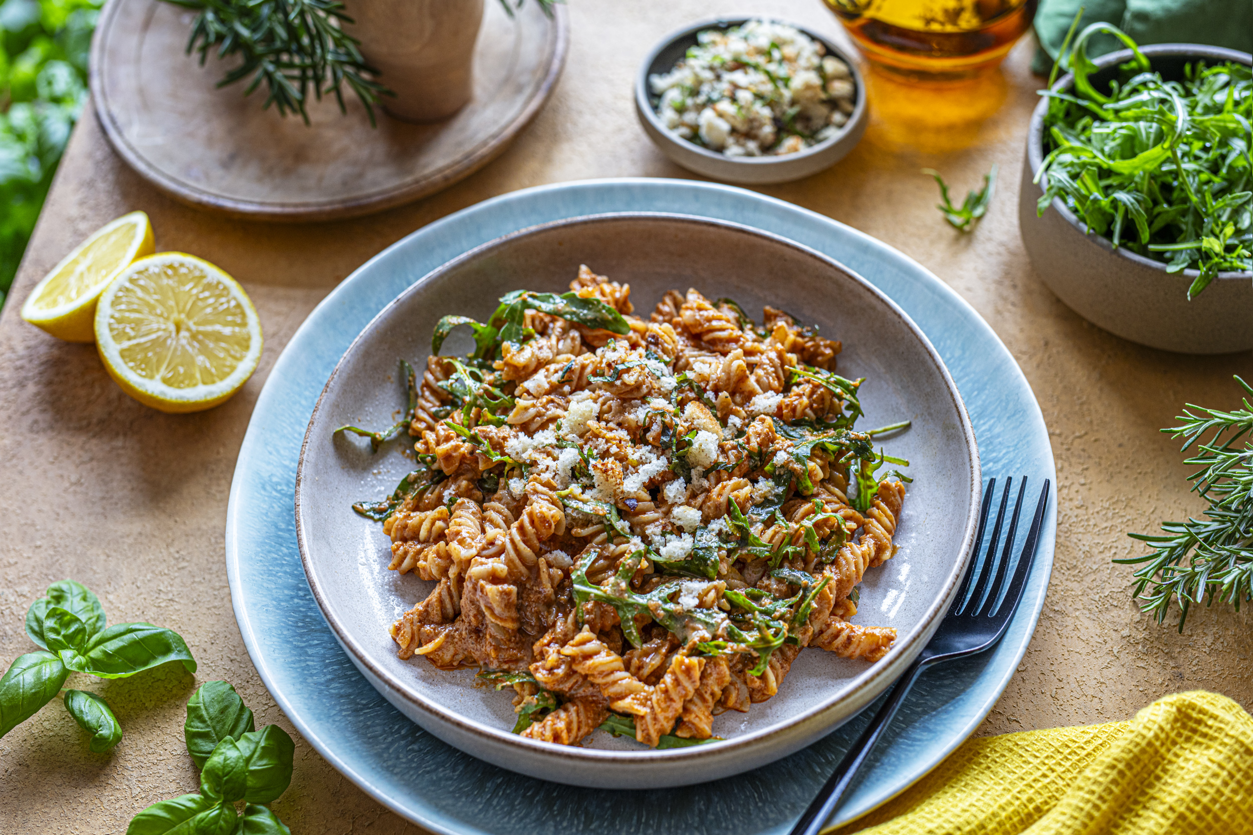 Pašta salata s umakom od paprike