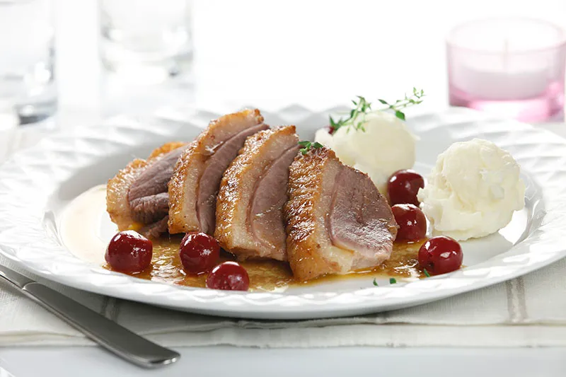 Pečena patka s višnjama